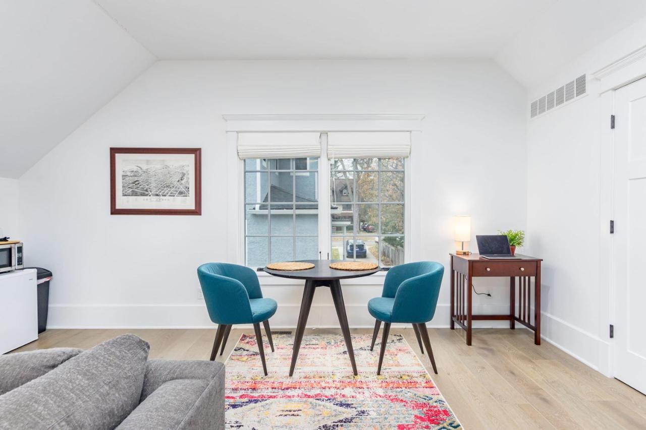 Modern Tudor Style Carriage House - Patio & Grill Ann Arbor Ngoại thất bức ảnh